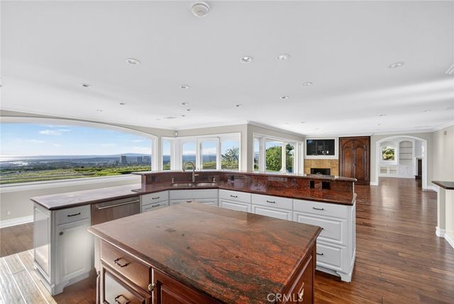 49 Cambria, Corona Del Mar, CA 92625