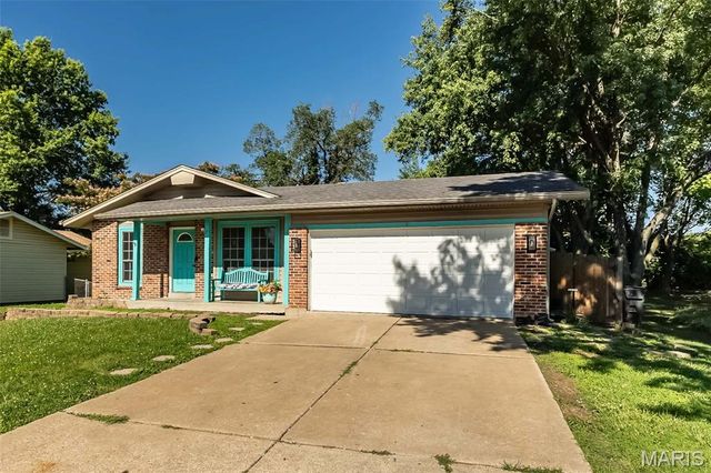 17 Oak Knoll Drive, St Peters, MO 63376