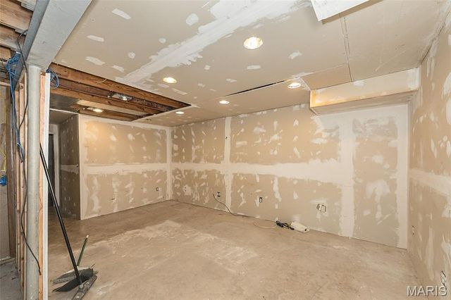 17 Oak Knoll Drive, St Peters, MO 63376