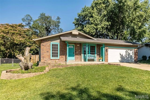 17 Oak Knoll Drive, St Peters, MO 63376
