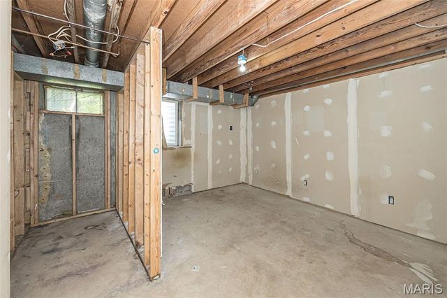 17 Oak Knoll Drive, St Peters, MO 63376