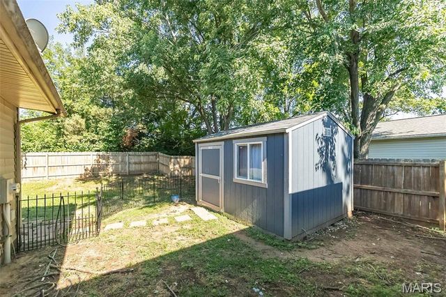 17 Oak Knoll Drive, St Peters, MO 63376