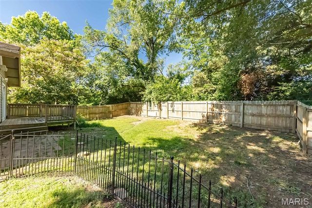 17 Oak Knoll Drive, St Peters, MO 63376