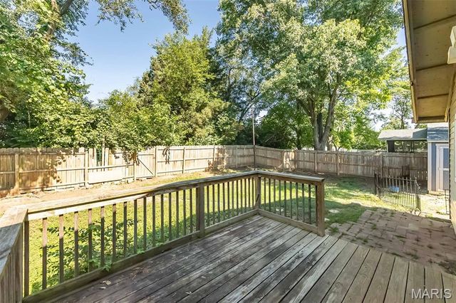 17 Oak Knoll Drive, St Peters, MO 63376