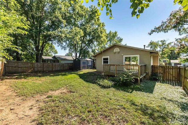 17 Oak Knoll Drive, St Peters, MO 63376