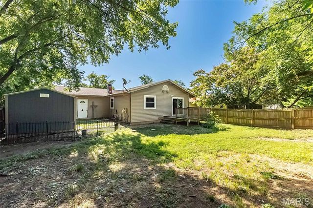 17 Oak Knoll Drive, St Peters, MO 63376