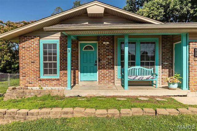 17 Oak Knoll Drive, St Peters, MO 63376