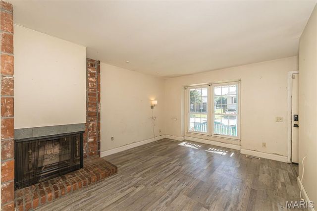 17 Oak Knoll Drive, St Peters, MO 63376