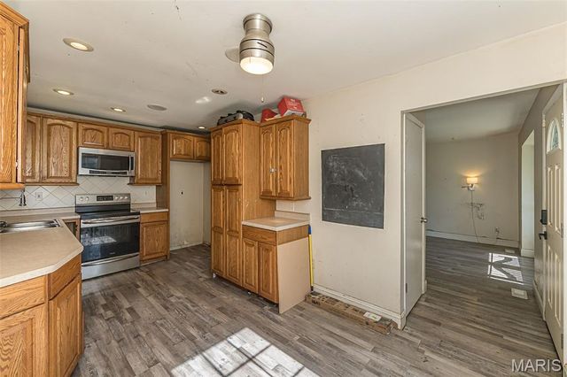 17 Oak Knoll Drive, St Peters, MO 63376