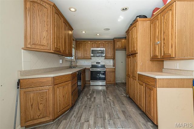 17 Oak Knoll Drive, St Peters, MO 63376