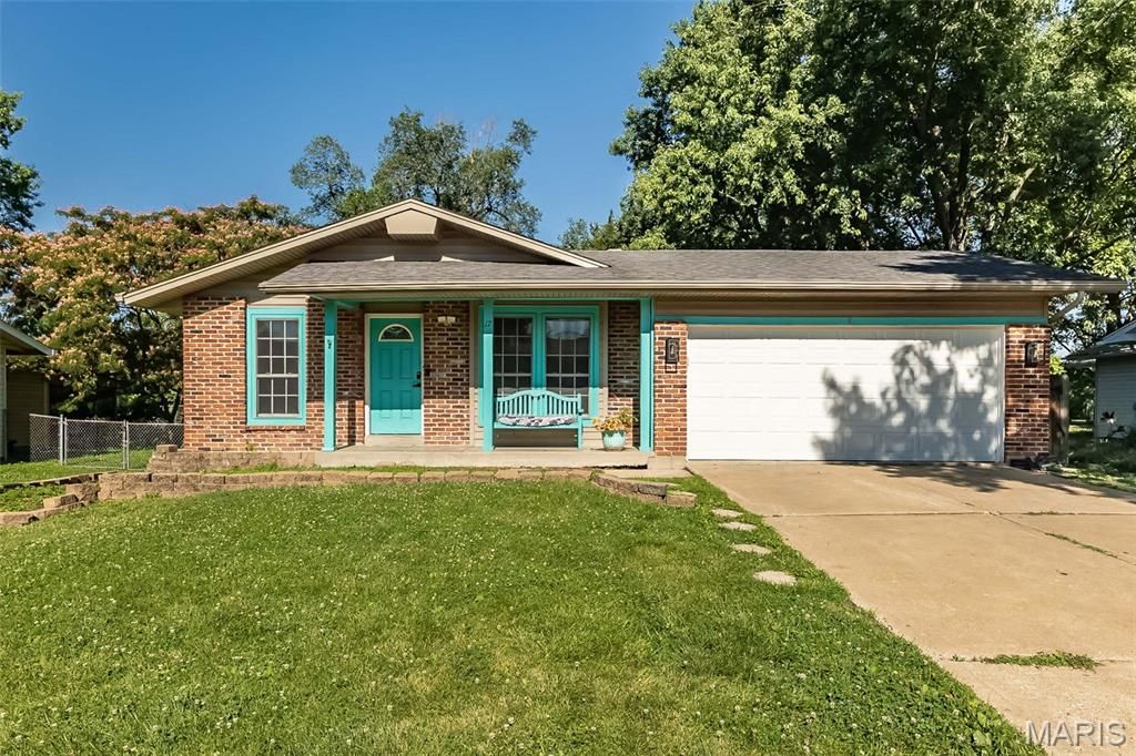 17 Oak Knoll Drive, St Peters, MO 63376