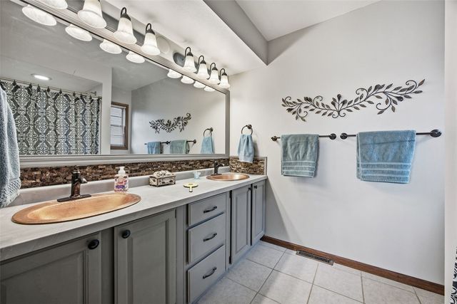 3634 Honey Hill Drive SE, Cedar Rapids, IA 52403