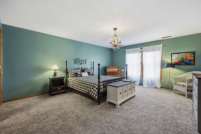 3634 Honey Hill Drive SE, Cedar Rapids, IA 52403