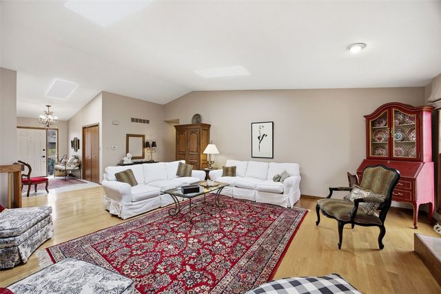 3634 Honey Hill Drive SE, Cedar Rapids, IA 52403