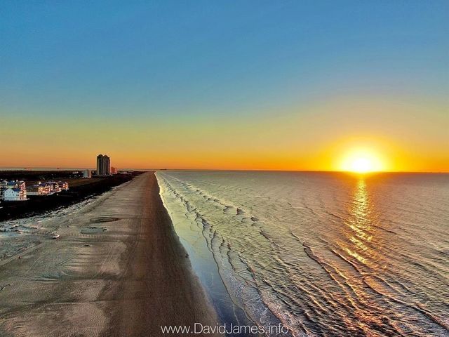 801 E Beach Drive TW2108, Galveston, TX 77550