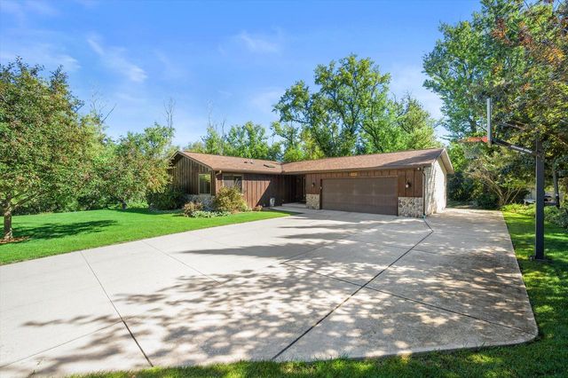 130 S Teri LANE, Hartford, WI 53027