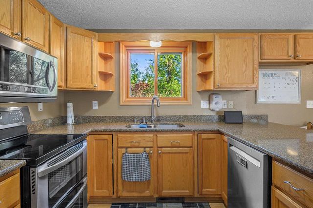 130 S Teri LANE, Hartford, WI 53027