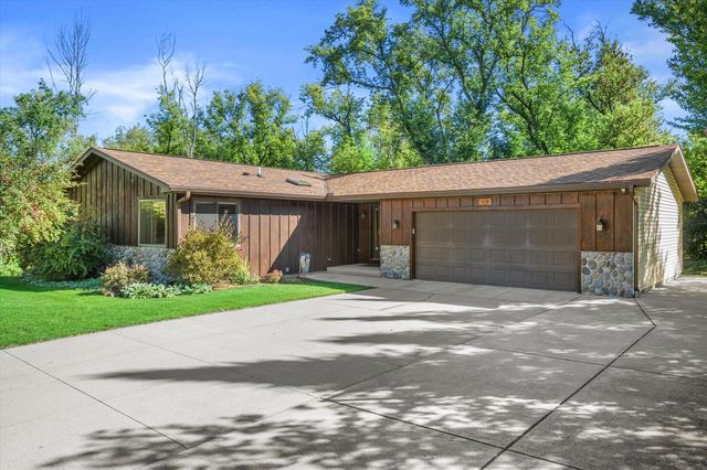 130 S Teri LANE, Hartford, WI 53027