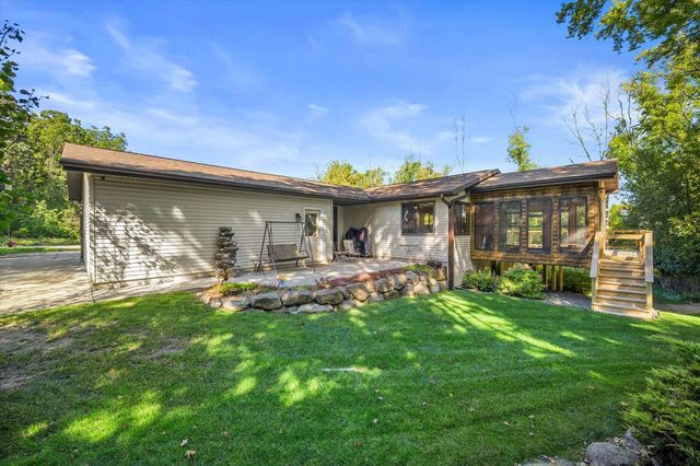 130 S Teri LANE, Hartford, WI 53027