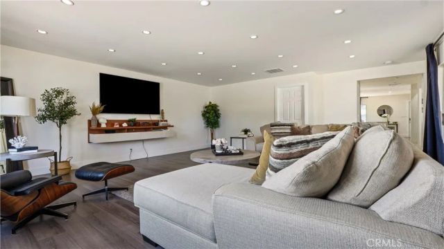 7815 Fenwick, Los Angeles, CA 91040