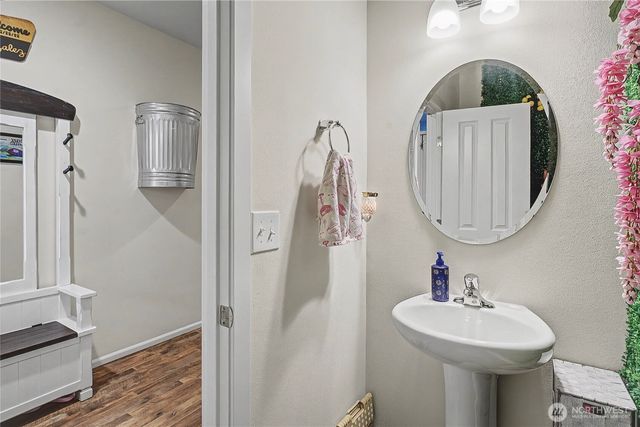 6629 Svea Court NE, Lacey, WA 98516