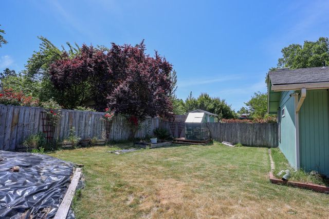 960 Schroeder, Grants Pass, OR 97527