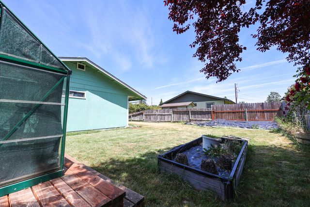 960 Schroeder, Grants Pass, OR 97527