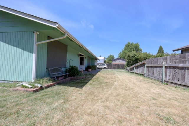 960 Schroeder, Grants Pass, OR 97527