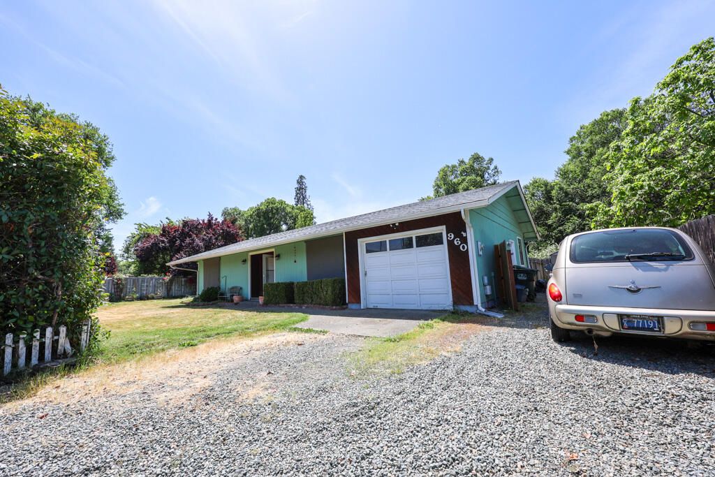 960 Schroeder, Grants Pass, OR 97527