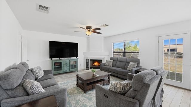 585 Siebert DR, Kyle, TX 78640