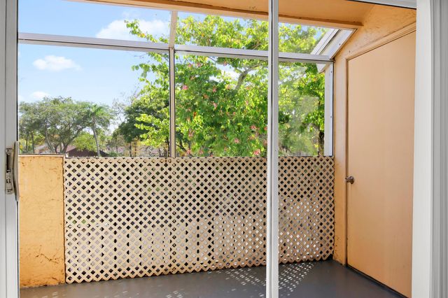 671 Cypress Lake Boulevard D21, Deerfield Beach, FL 33064