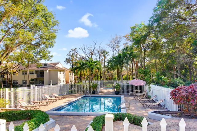 671 Cypress Lake Boulevard D21, Deerfield Beach, FL 33064