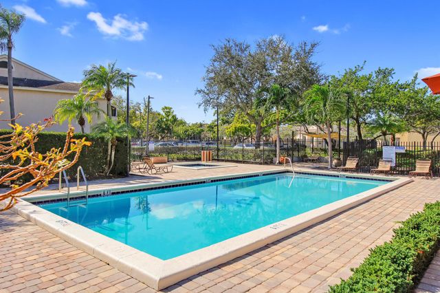 671 Cypress Lake Boulevard D21, Deerfield Beach, FL 33064