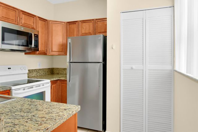 671 Cypress Lake Boulevard D21, Deerfield Beach, FL 33064