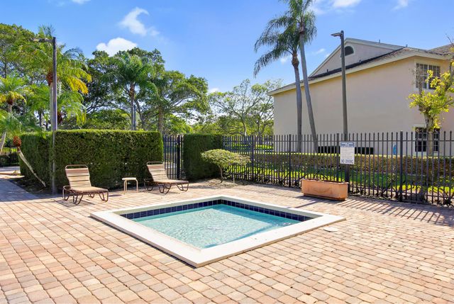671 Cypress Lake Boulevard D21, Deerfield Beach, FL 33064