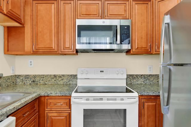 671 Cypress Lake Boulevard D21, Deerfield Beach, FL 33064