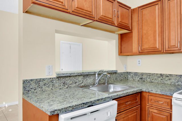 671 Cypress Lake Boulevard D21, Deerfield Beach, FL 33064