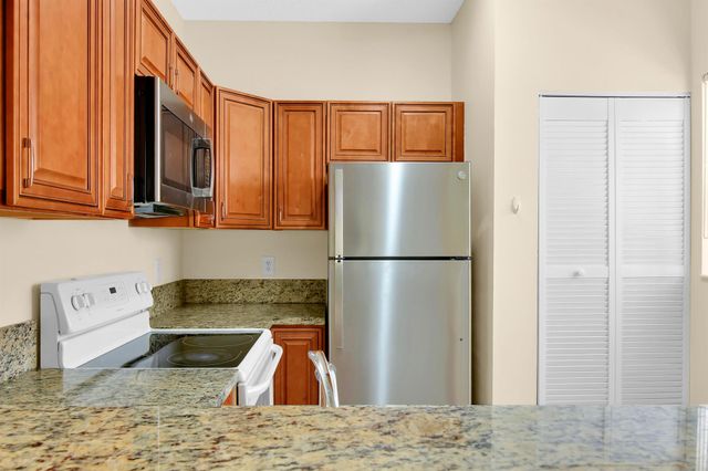 671 Cypress Lake Boulevard D21, Deerfield Beach, FL 33064