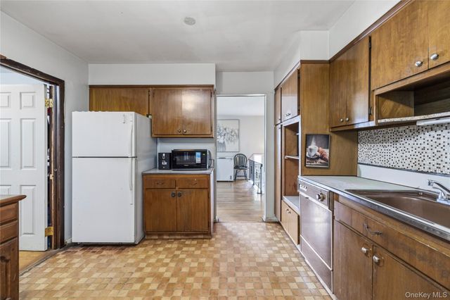 4 Great Oaks Drive, New City, NY 10956