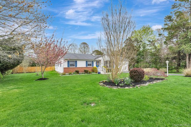 59 Homewood Drive, Hampton Bays, NY 11946