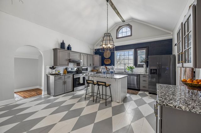 500 5th Ave, E, Springfield, TN 37172