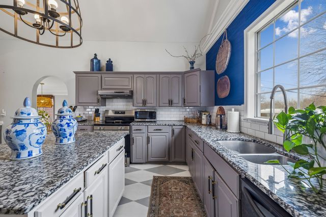 500 5th Ave, E, Springfield, TN 37172