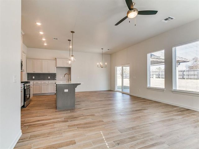 7708 Three Woods Lane, Yukon, OK 73099
