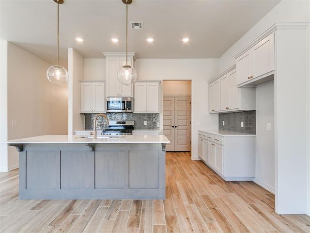 7708 Three Woods Lane, Yukon, OK 73099