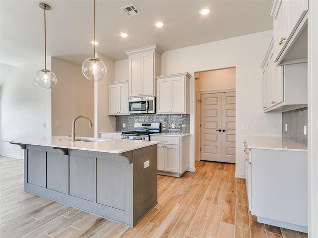7708 Three Woods Lane, Yukon, OK 73099