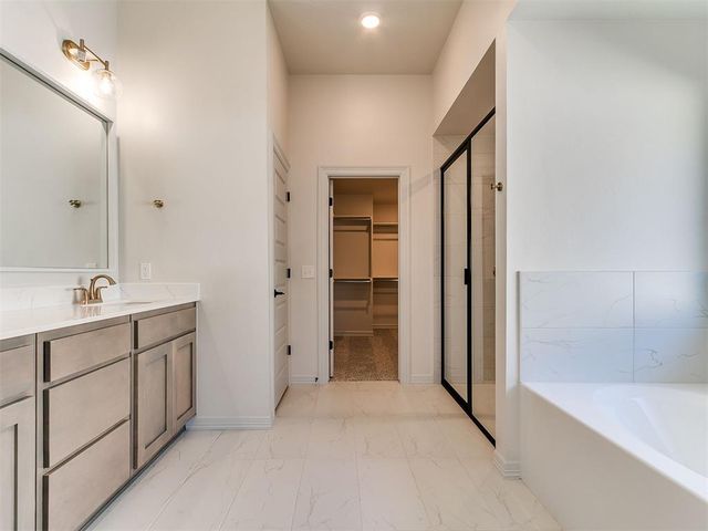 7708 Three Woods Lane, Yukon, OK 73099