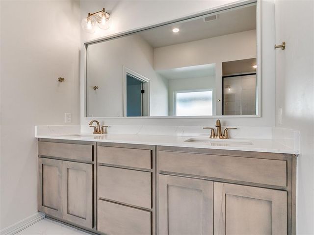 7708 Three Woods Lane, Yukon, OK 73099