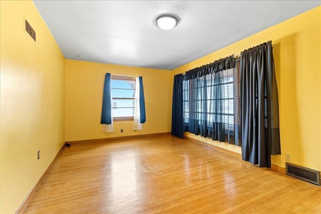 1107 E Mitchell Avenue, Waterloo, IA 50702