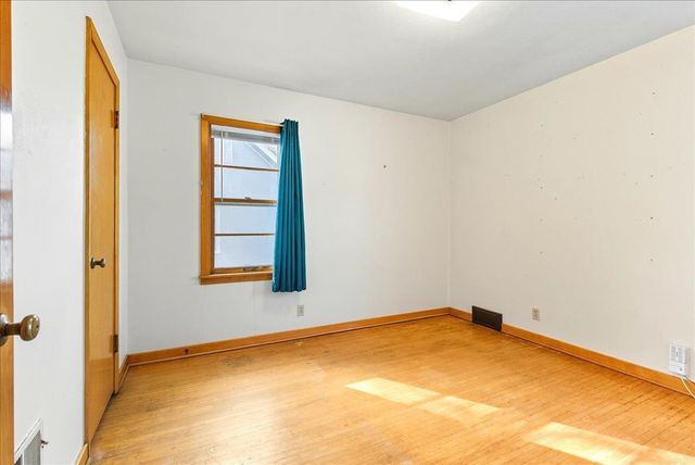 1107 E Mitchell Avenue, Waterloo, IA 50702