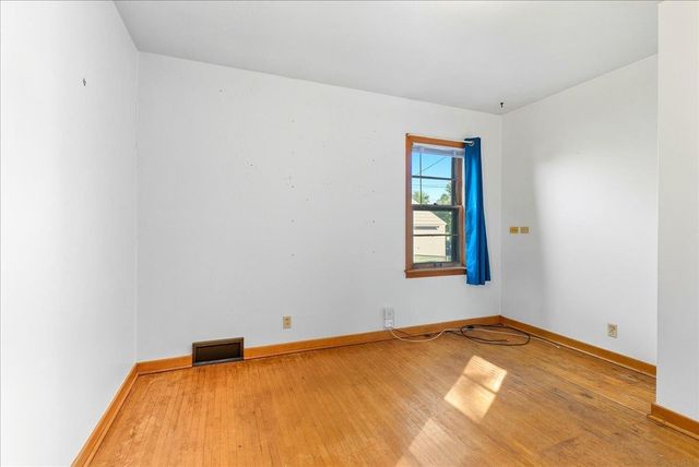 1107 E Mitchell Avenue, Waterloo, IA 50702